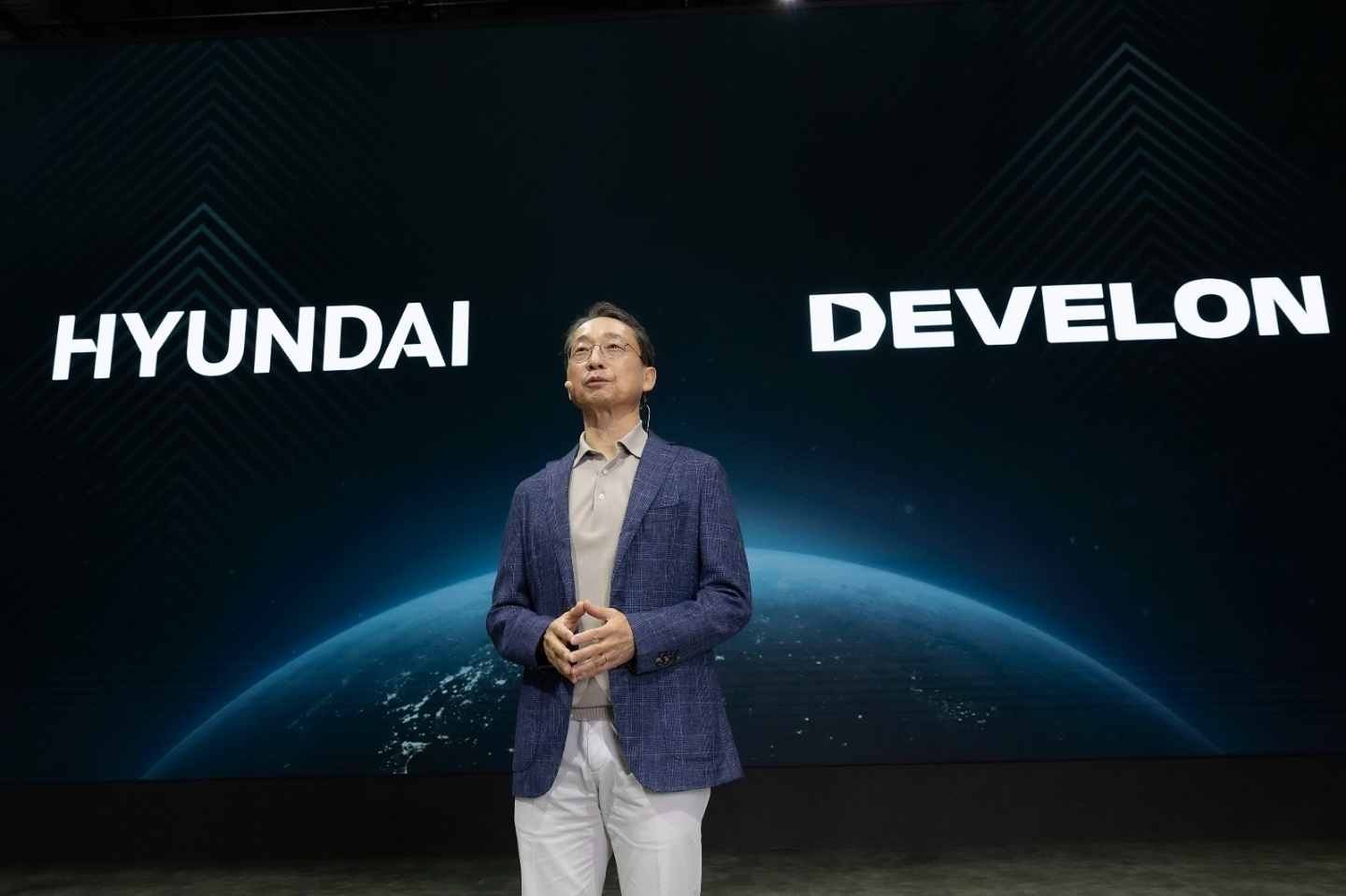 HD현대사이트솔루션 조영철 사장 건설기계 차세대 신모델 소개