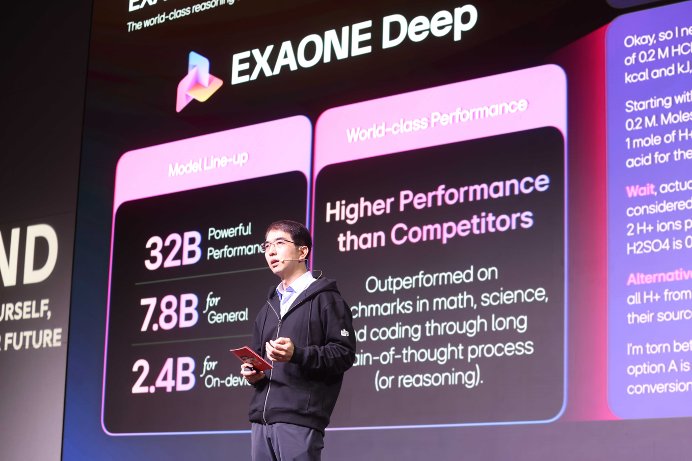 이홍락 LG AI연구원 최고AI과학자가 3일 서울 마곡 LG사이언스파크에서 열린 LG 테크 콘퍼런스에서 기조연설을 하고 있는 모습