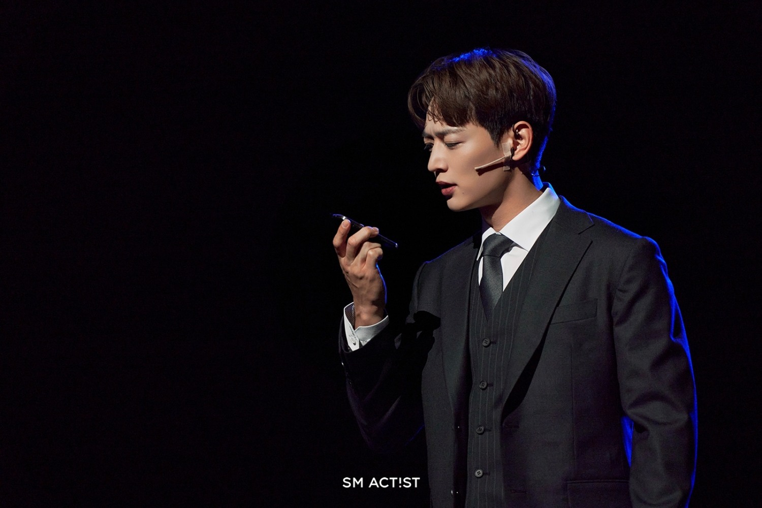 ‘랑데부’ 최민호, 두 번째 연극 도전도 호평…100분 꽉 채운 빛나는 에너지