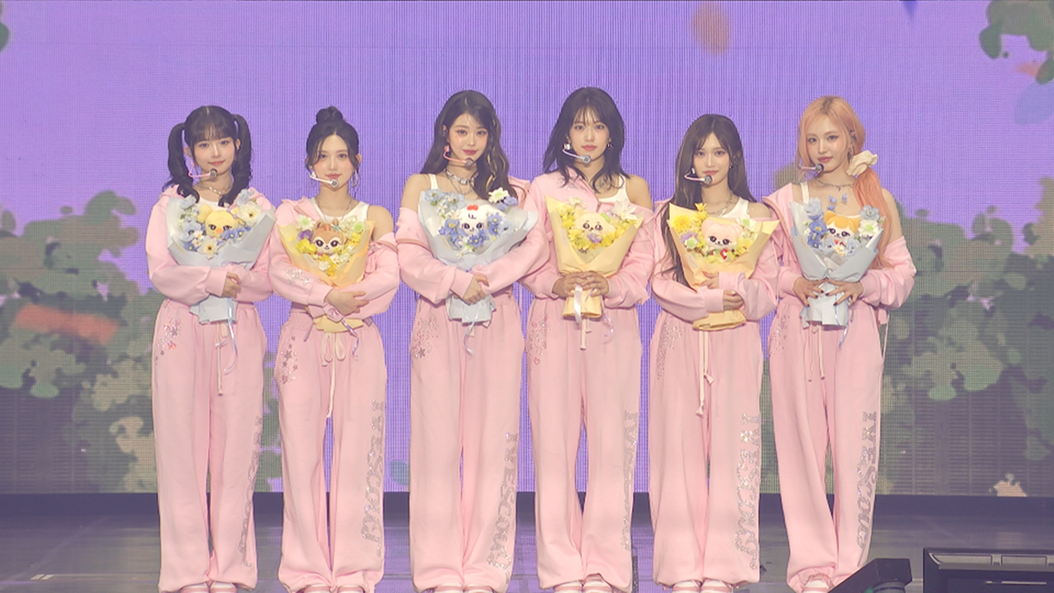 아이브, 체조 달군 팬콘 ‘아이브 스카우트’…완벽 라이브로 웰메이드 공연 완성