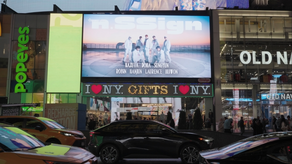 엔싸인, 팬덤 화력으로 美 뉴욕 타임스퀘어 대형 전광판 장식