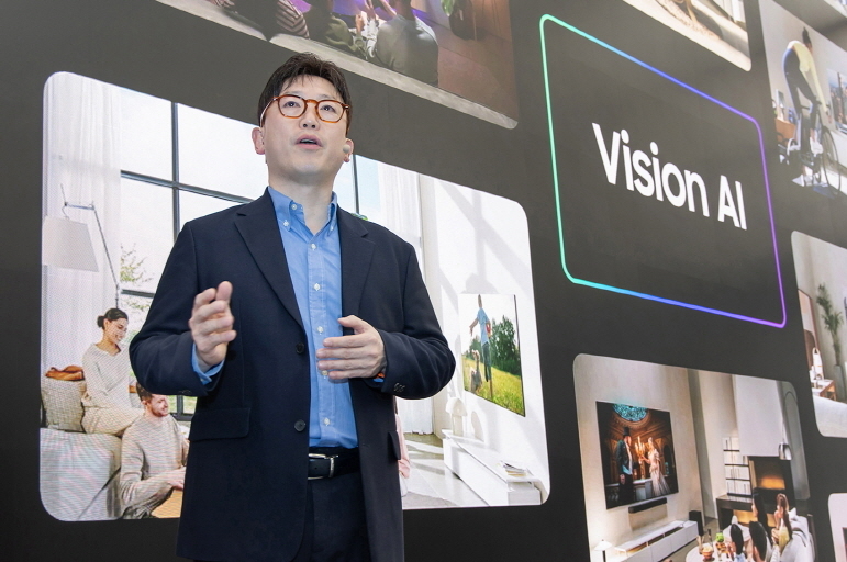 '삼성전자 언박스&디스커버 2025' 발표하는 용석우 사장 (삼성전자 제공=연합뉴스)