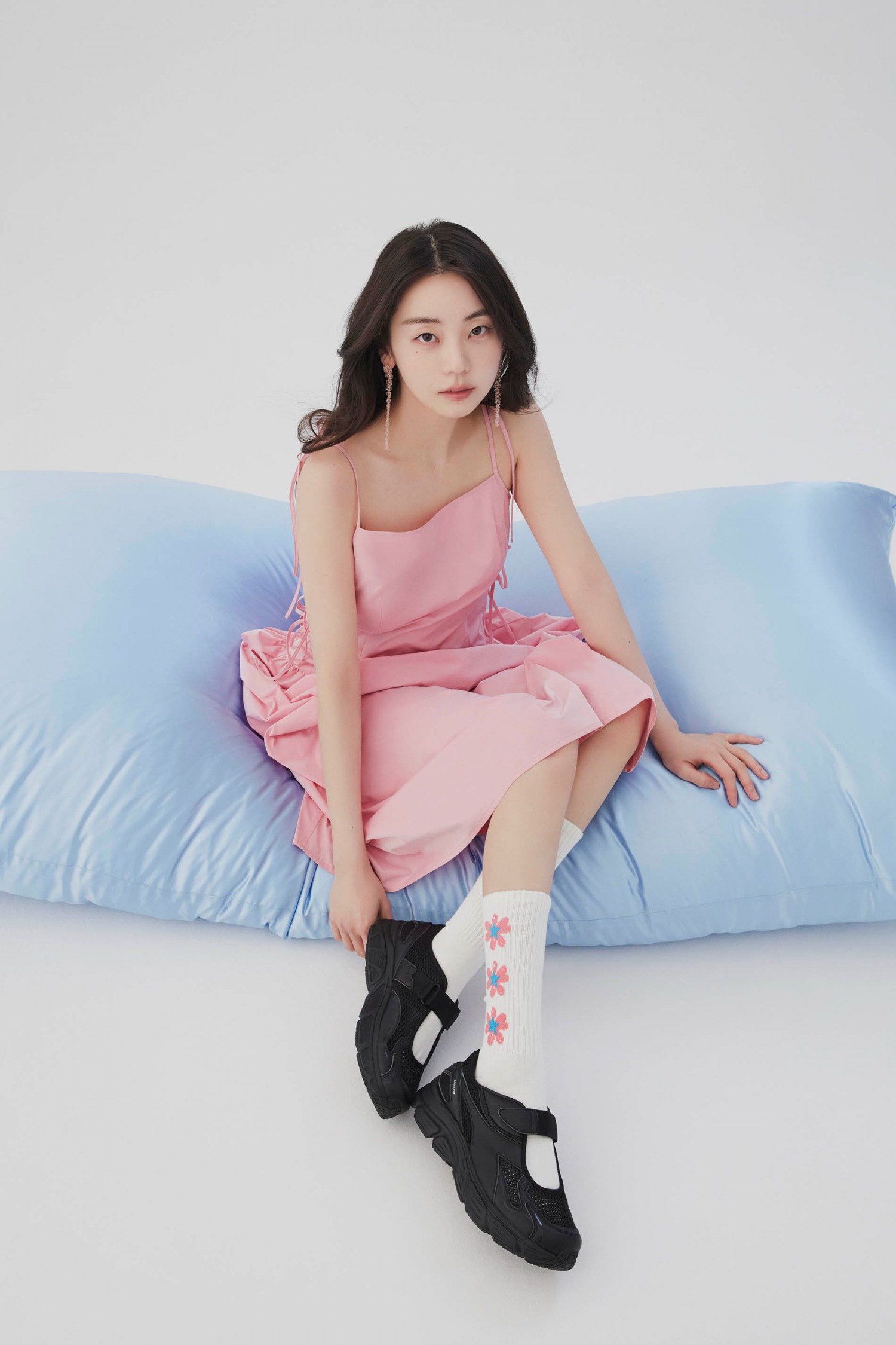 디아도라, 발레코어 스타일 ‘발레토 슈즈’ 출시 및 배우 안소희 화보 공개!