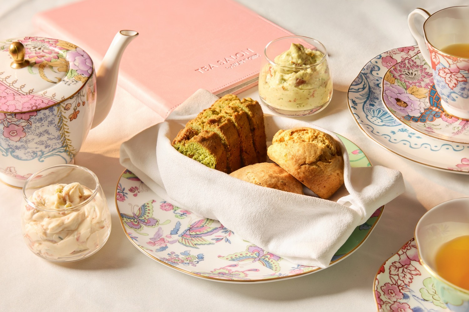 레스케이프, ‘애프터눈 티 타임 인 어 버던트 포레스트’ 선봬…싱그러운 봄, 디저트로 여유로운 티 타임