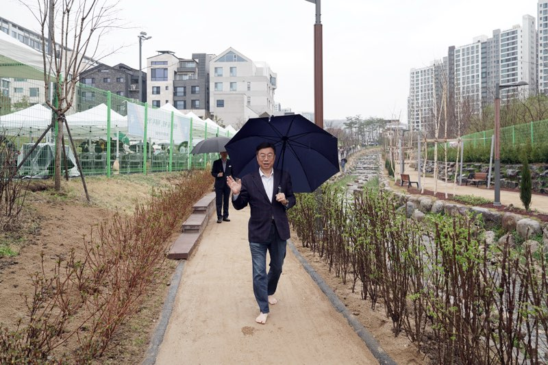 신상진 성남시장 대장지구 맨발 흙길 개장식 참석