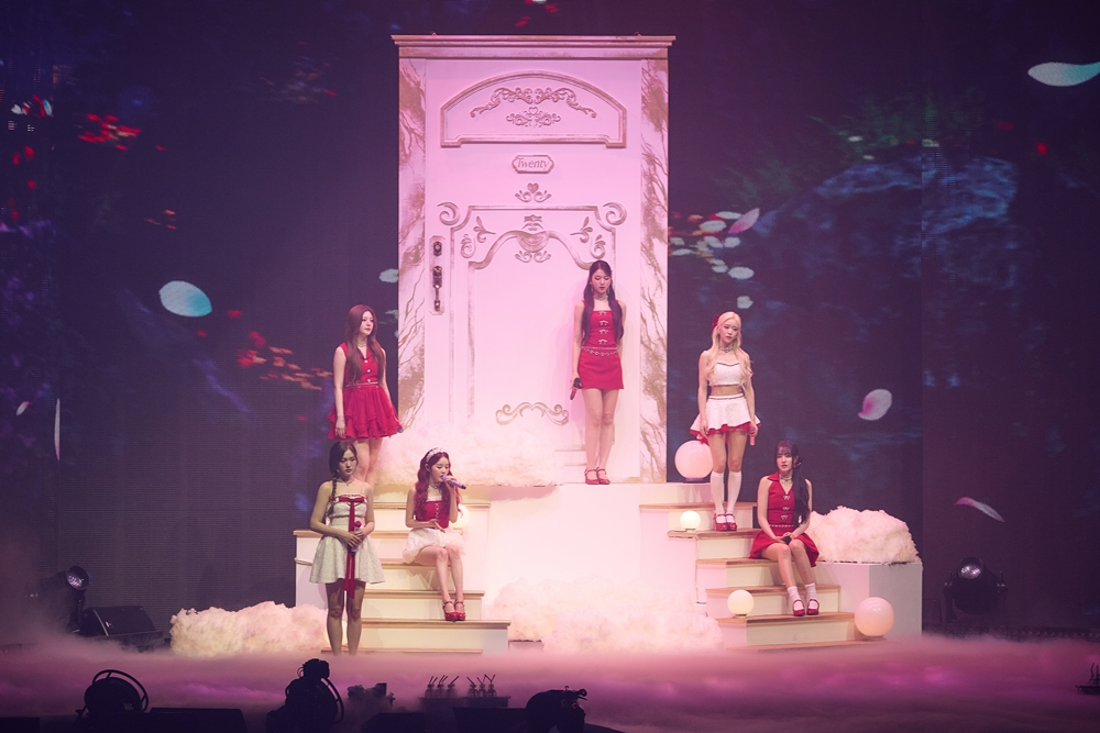 스테이씨, 단독 콘서트 서울 공연 성료…두 번째 월드투어 본격 시작