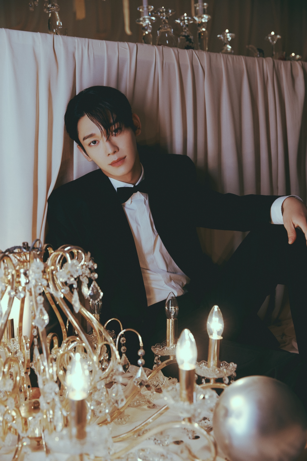 첸, 신곡 ‘브로큰 파티’ 2차 콘셉트 포토 공개…절제된 세련미 속 깊어진 감성