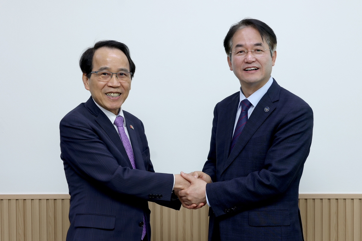 이동환 고양특례시장(오른쪽)과 가오슝시 린친롱 부시장
