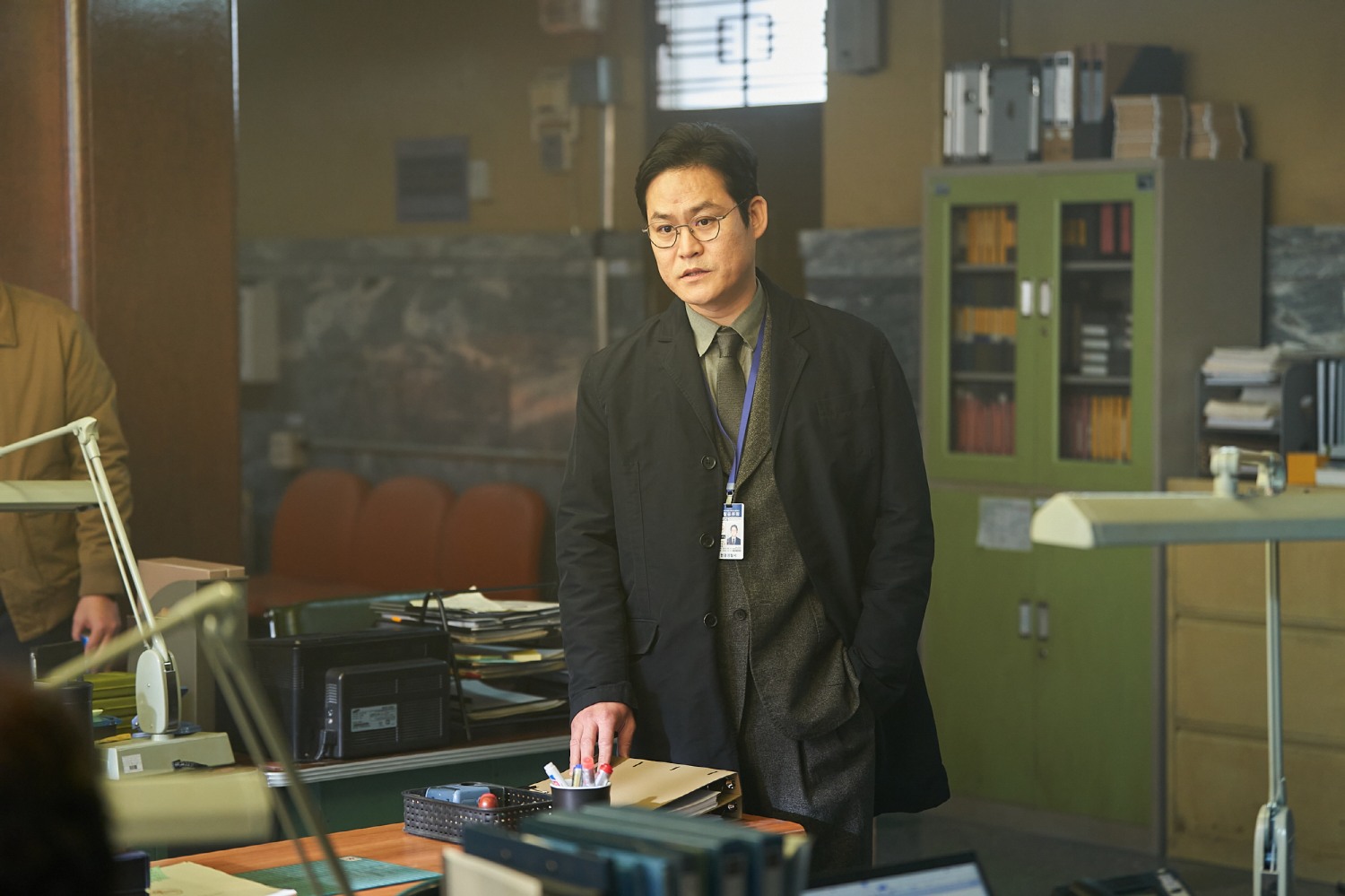 ‘나인 퍼즐’ 김성균, 경찰서 배트맨으로 불린 이유는…투철한 사명감의 한강서 강력2팀 팀장 양정호 캐릭터 스틸 공개