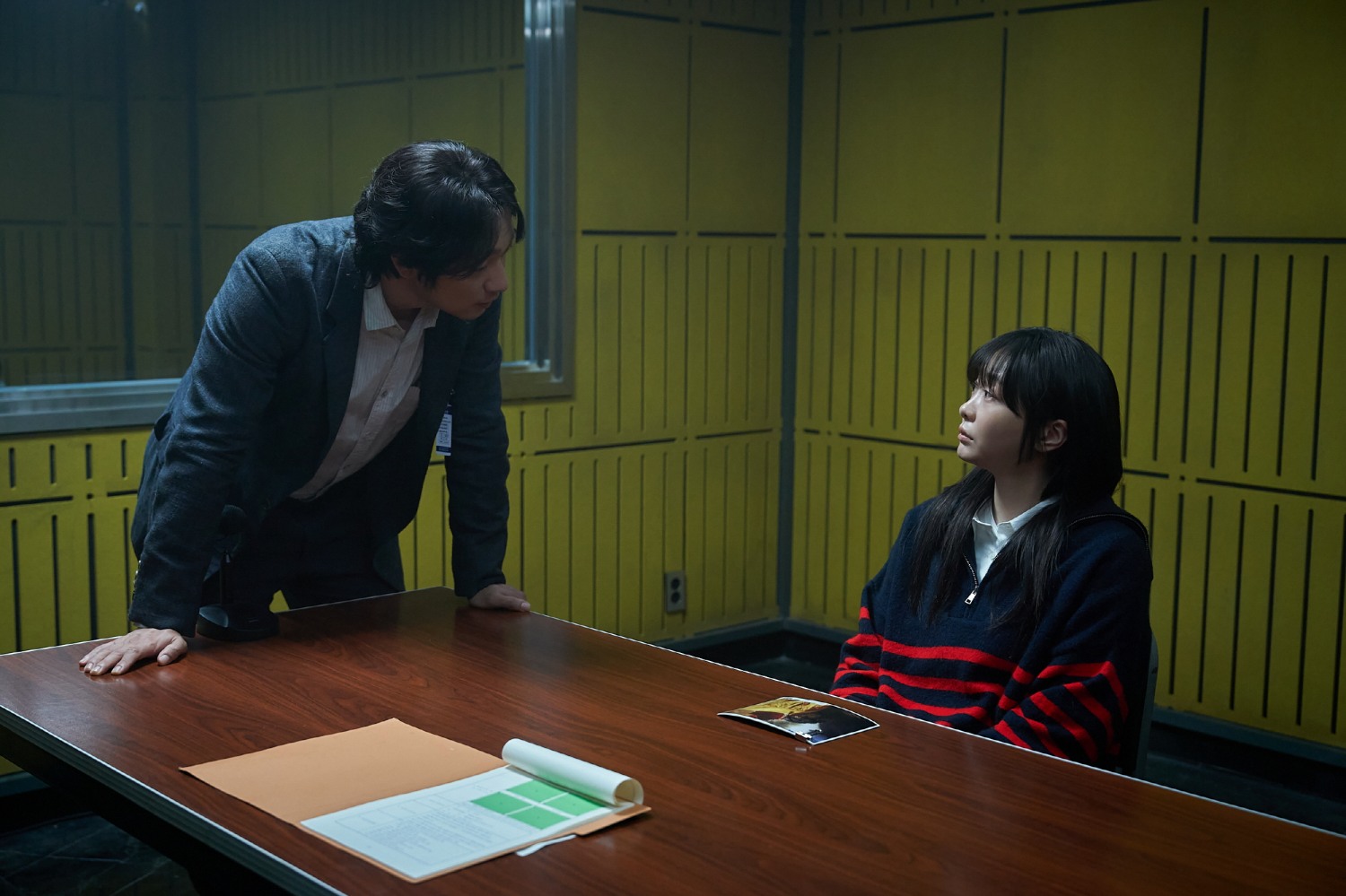 ‘나인 퍼즐’ 김다미X손석구, 의심의 끈을 놓을 수 없는 공조의 시작…살얼음 케미 스틸 공개