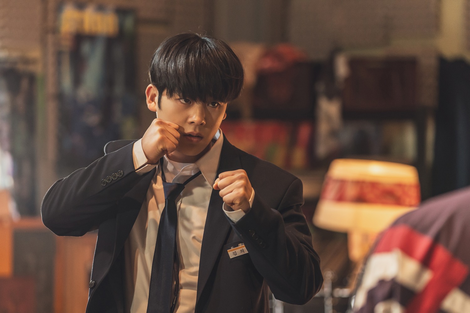 ‘ONE : 하이스쿨 히어로즈’ 이정하의 새로운 얼굴…싸움 본능 장착한 의겸 캐릭터 스틸 공개