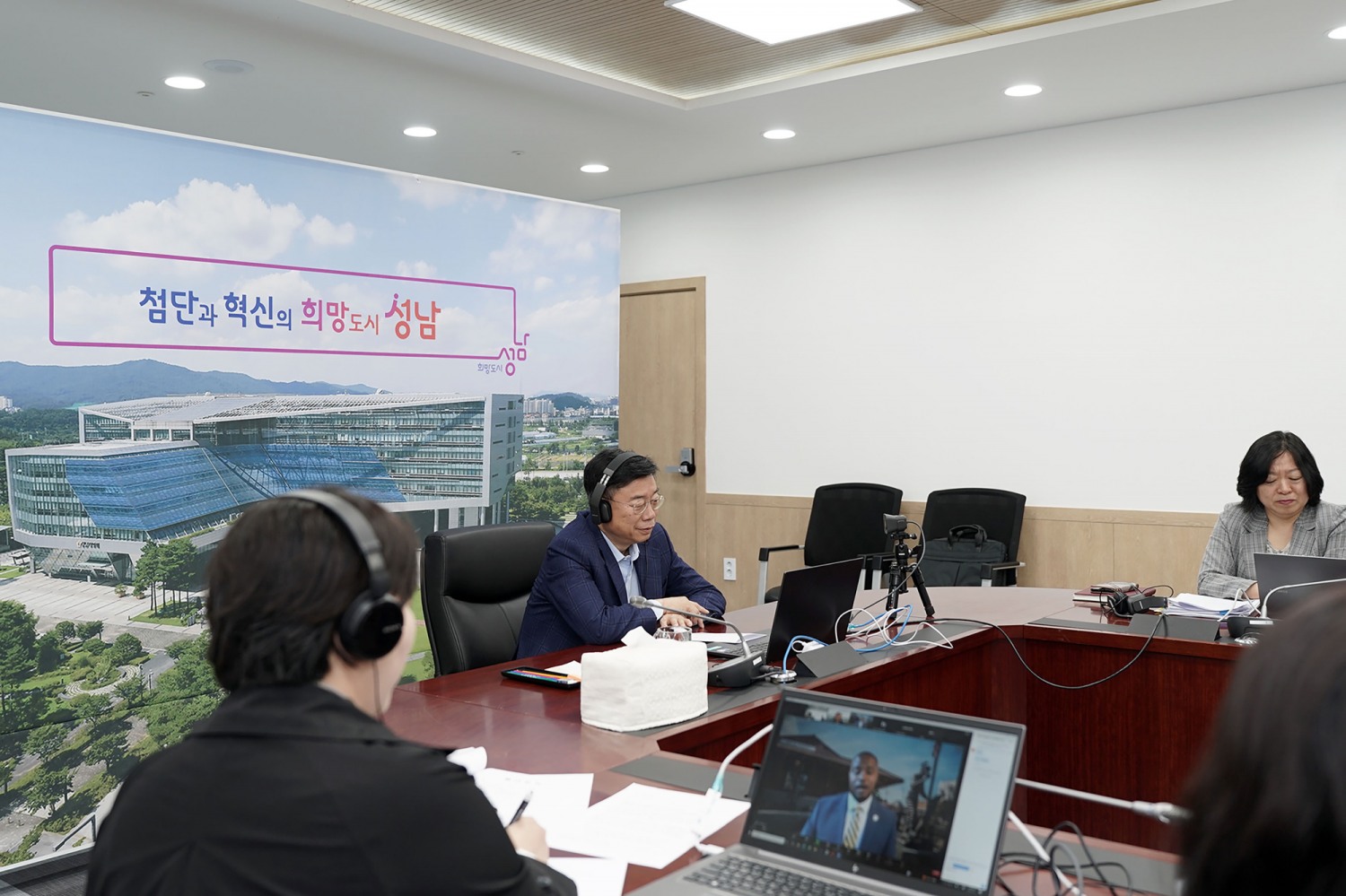 신상진 성남시장-미국 노스캐롤라이나주 하이포인트의 시릴 제퍼슨 시장과 화상회의