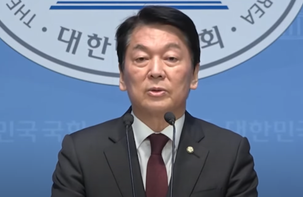 안철수 "한동훈, 과자 먹으며 인터넷방송 할 때 아냐. 홍준표, 당의 중심인 사람 나서라. 한덕수, 위기 잘 아는 분 왜 안 나서는가"