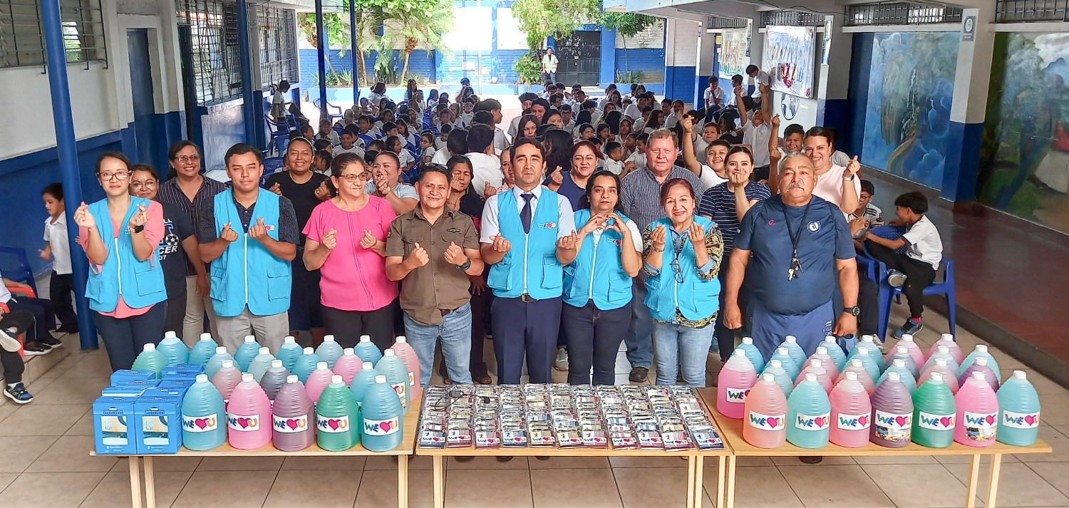 국제위러브유가 엘살바도르 산살바도르 레푸블리카데온두라스 학교 학생들에게 위생교육을 하고, 액체비누와 디스펜서를 기증했다. 학생들에게 손톱깎이와 손수건이 포함된 위생키트도 지원했다.