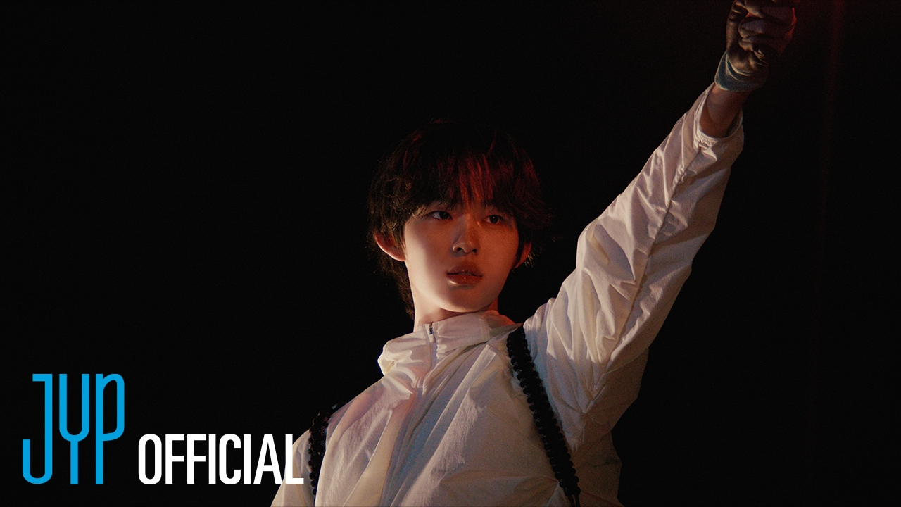 킥플립, 압도적 퍼포먼스 예고… 신곡 'FREEZE' 뮤직비디오 티저 추가 공개