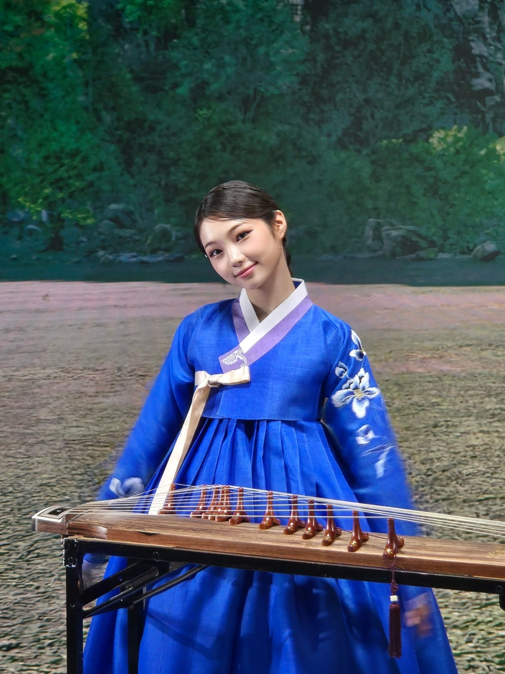 KIIRAS 로아, 아이돌 최초 ‘국악한마당’ 출연…완벽한 가야금 병창 무대에 극찬 세례