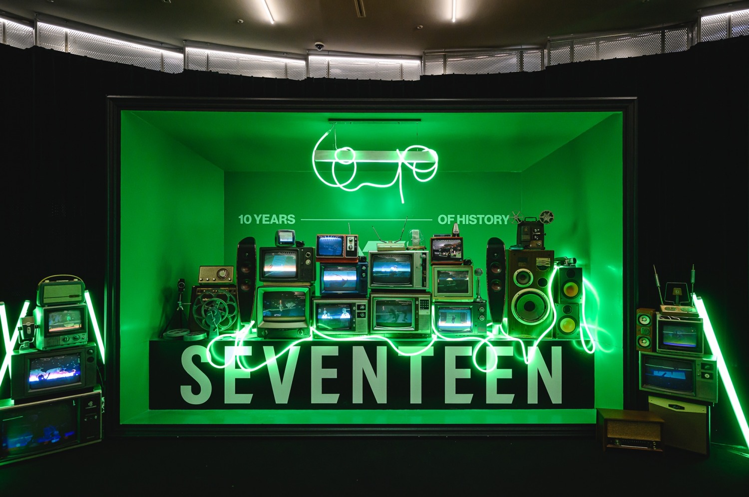 세븐틴, 35만 인파 함께한 10주년 ‘B-DAY PARTY’ 성황리 마무리…반포한강공원 수놓은 캐럿봉 물결
