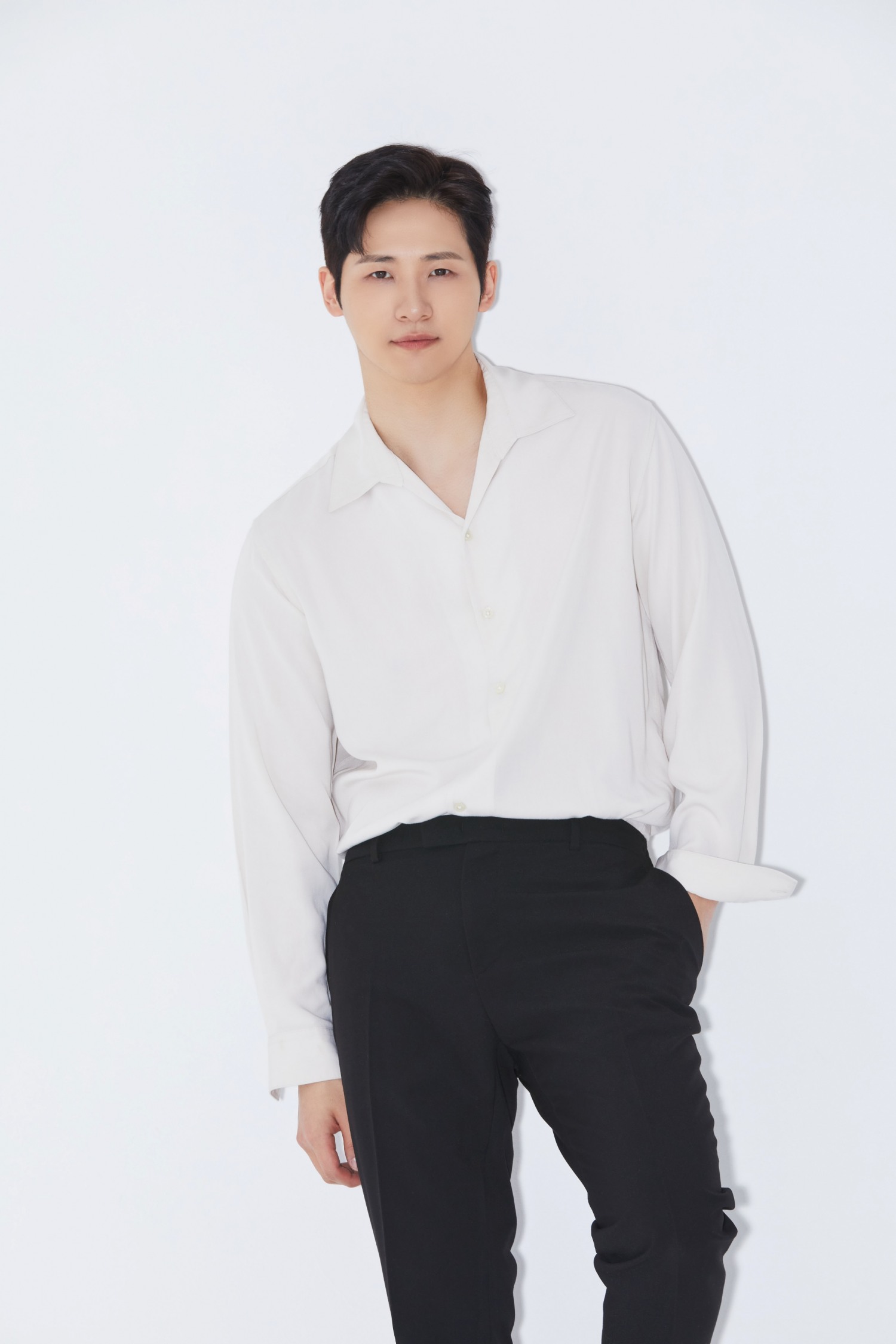 B1A4 신우, ‘2025 푸에르자 부르타’ 첫 공연 성료…‘러닝머신 위 군무→화려한 독무’ 강렬 존재감 발휘