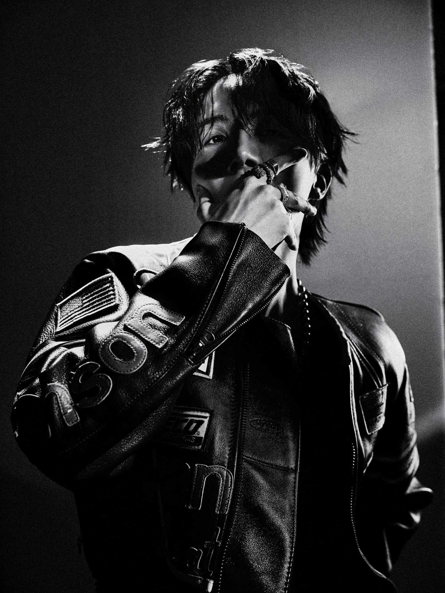 확 바뀐 제이홉, 섹시 아우라 폭발…신곡 콘셉트 포토 공개