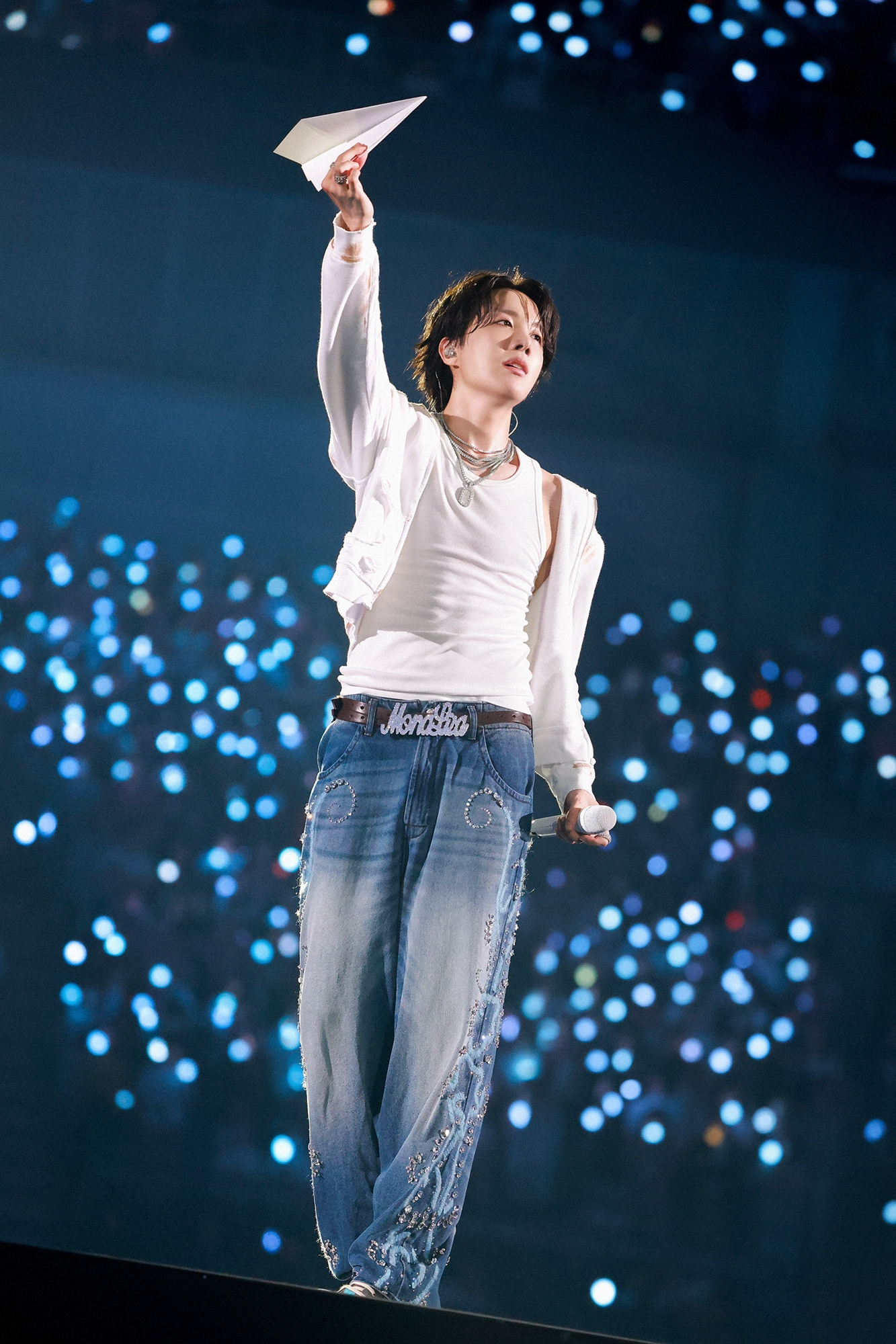 BTS 제이홉, 日 교세라 돔서 8만 관객과 호흡…월드투어 해외 공연 마무리