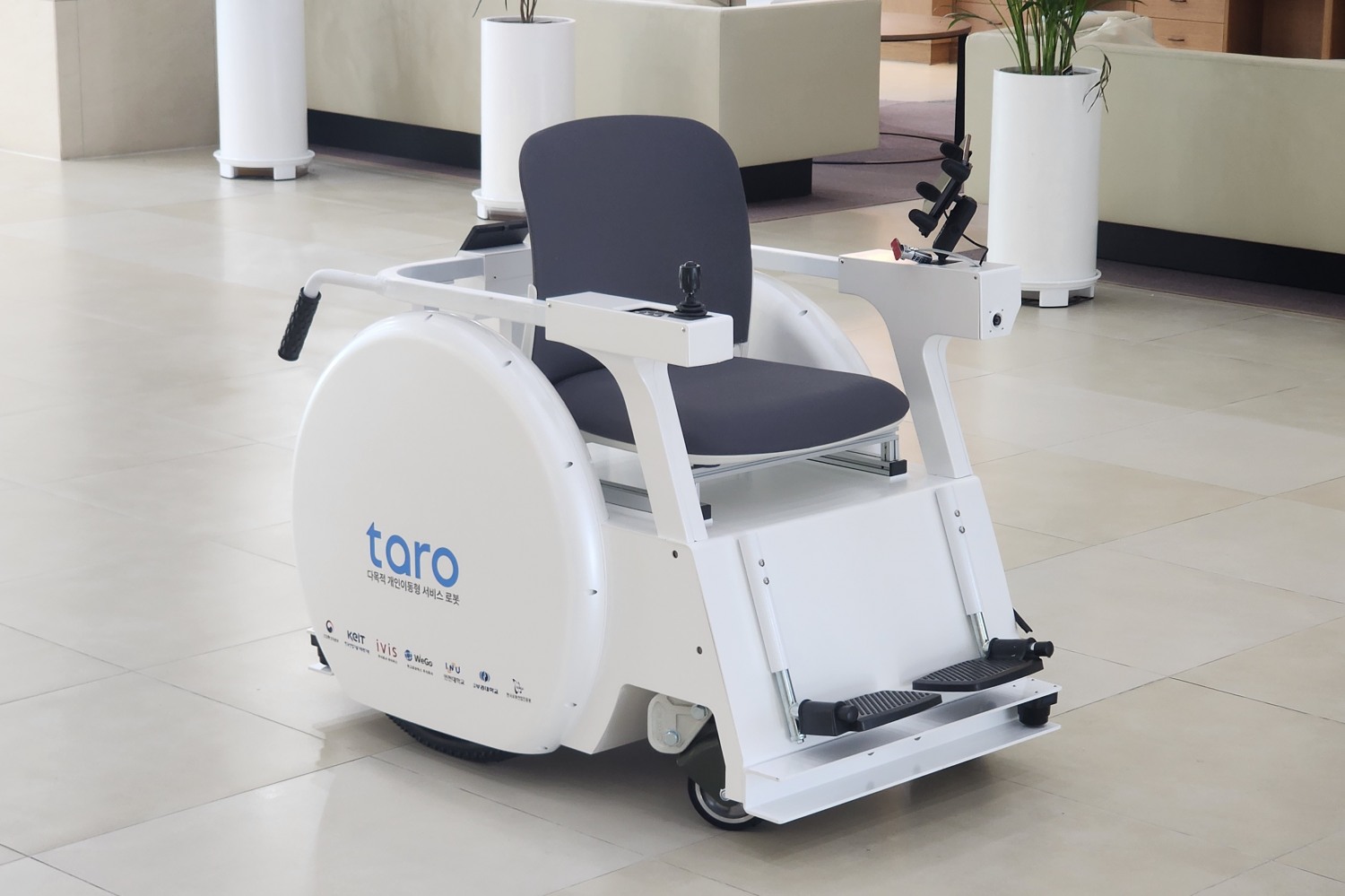 유니코어로보틱스의 자율주행 소프트웨어가 적용된 다목적 개인이동형 자율주행 로봇 ‘taro’(사진=유니코어로보틱스)