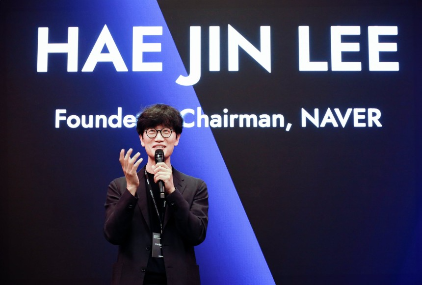지난 5일 미국 실리콘밸리 팔로알토에서 이해진 네이버 창업자가 네이버 벤처스 네트워킹 행사 '넥스트 챕터'에 참석해 기조 연설을 하고 있다./네이버