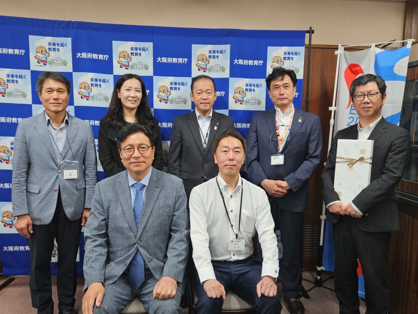 도성훈 교육감이 일본 오사카부 교육청을 방문해 기념 촬영을 하고 있다.
