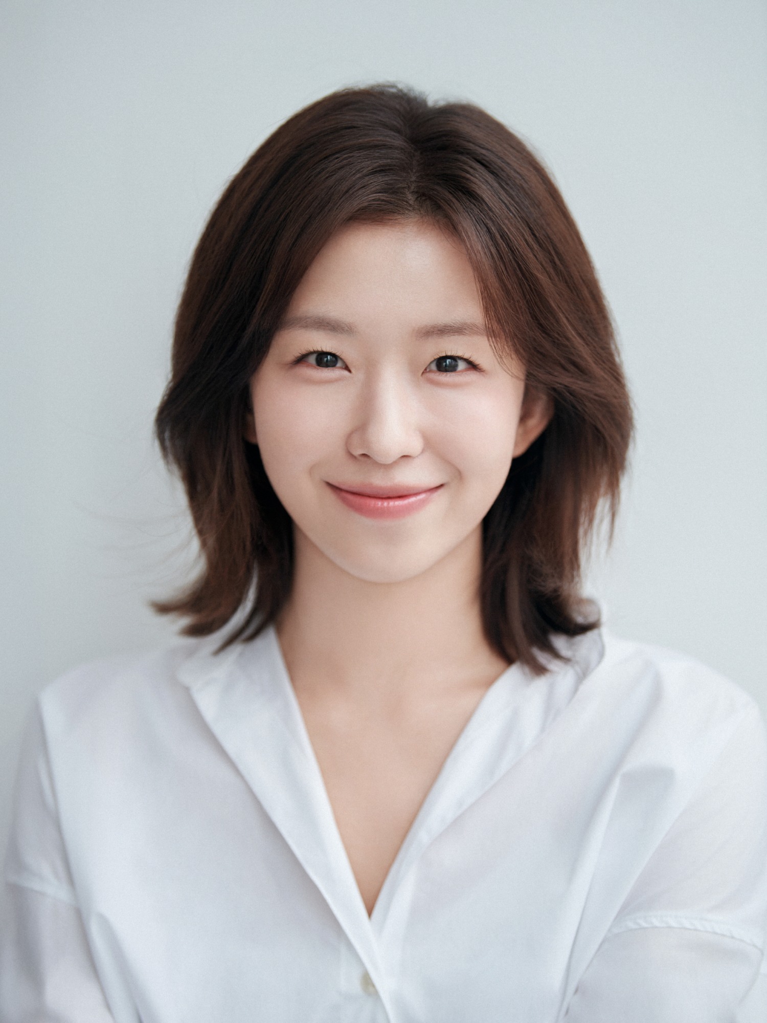 윤가이, 새 프로필 공개…‘따뜻↔시크’ 성숙해진 분위기