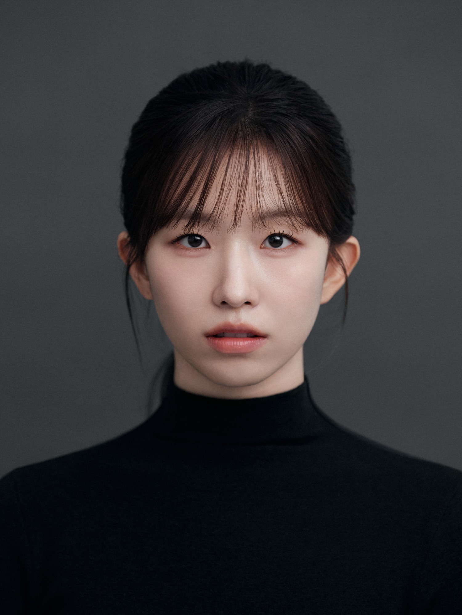 윤가이, 새 프로필 공개…‘따뜻↔시크’ 성숙해진 분위기