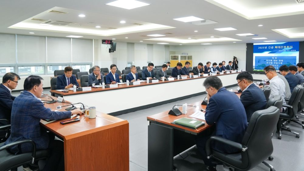 충남교육청이 16일 긴급 확대간부회의를 열어 학교폭력 대응체계 강화와 재발방지대책을 논의했다.(사진=충남교육청 제공)