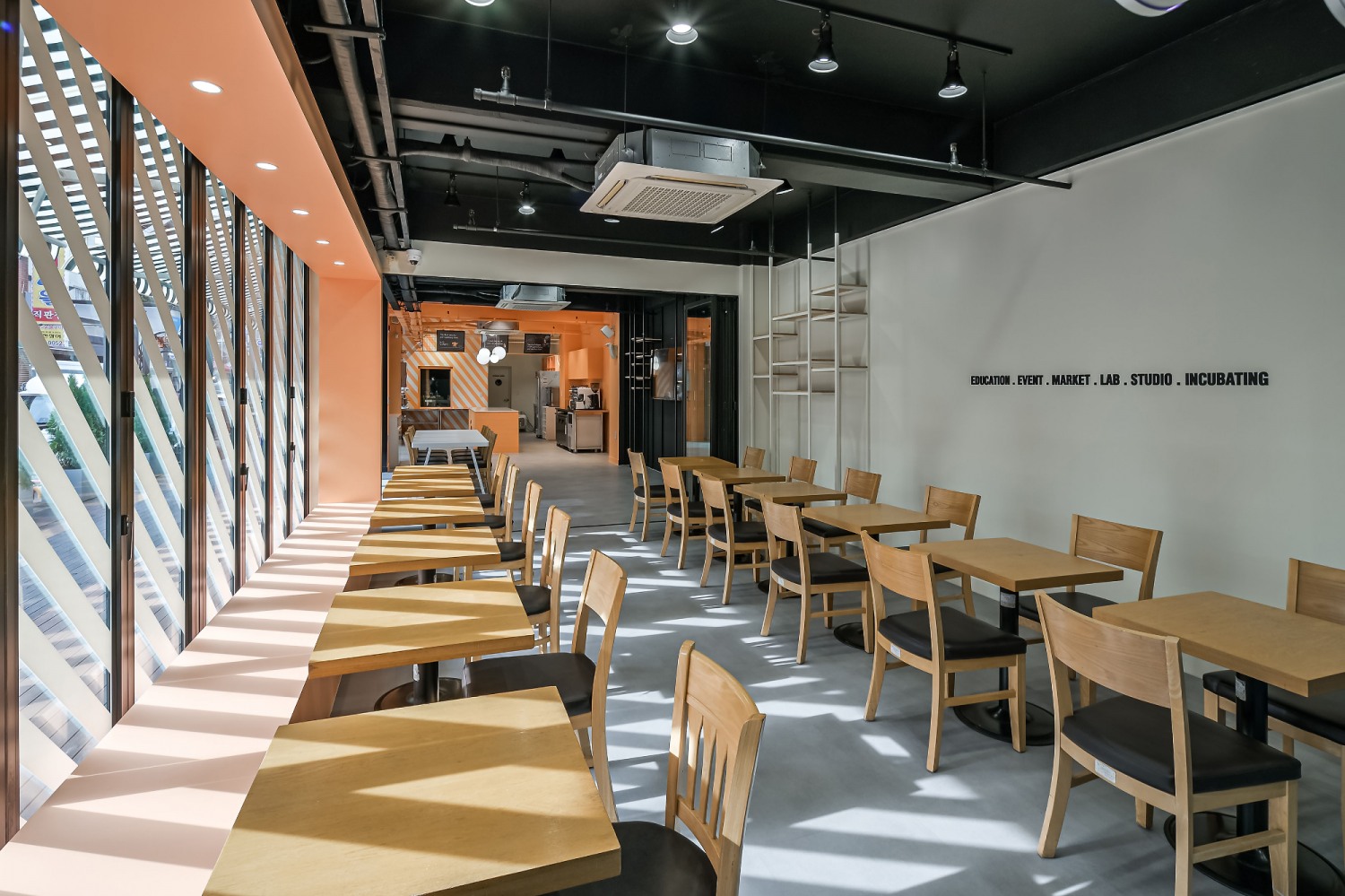 소상공인 위한 맞춤형 창업 지원 공간