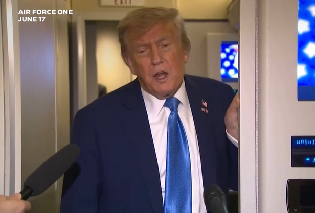 (상보) 트럼프 "이란 최고지도자, 쉬운 목표물...이란 무조건 항복하라"