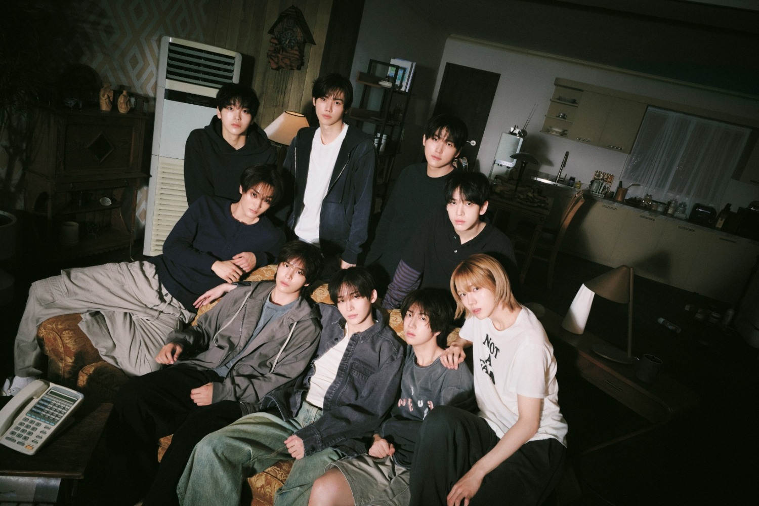 크래비티, 정규 2집 '데어 투 크레이브' 콘셉트 포토 공개…낯선 세상을 마주한 소년들