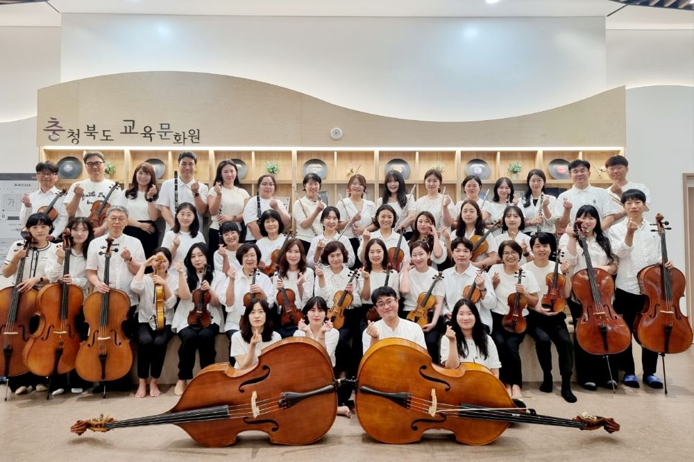 충북교육청 교직원 오케스트라는 괴산 꿀벌랜드에서 지역주민과 함께하는 공감 콘서트를 개최했다.(사진=충북교육청 제공)