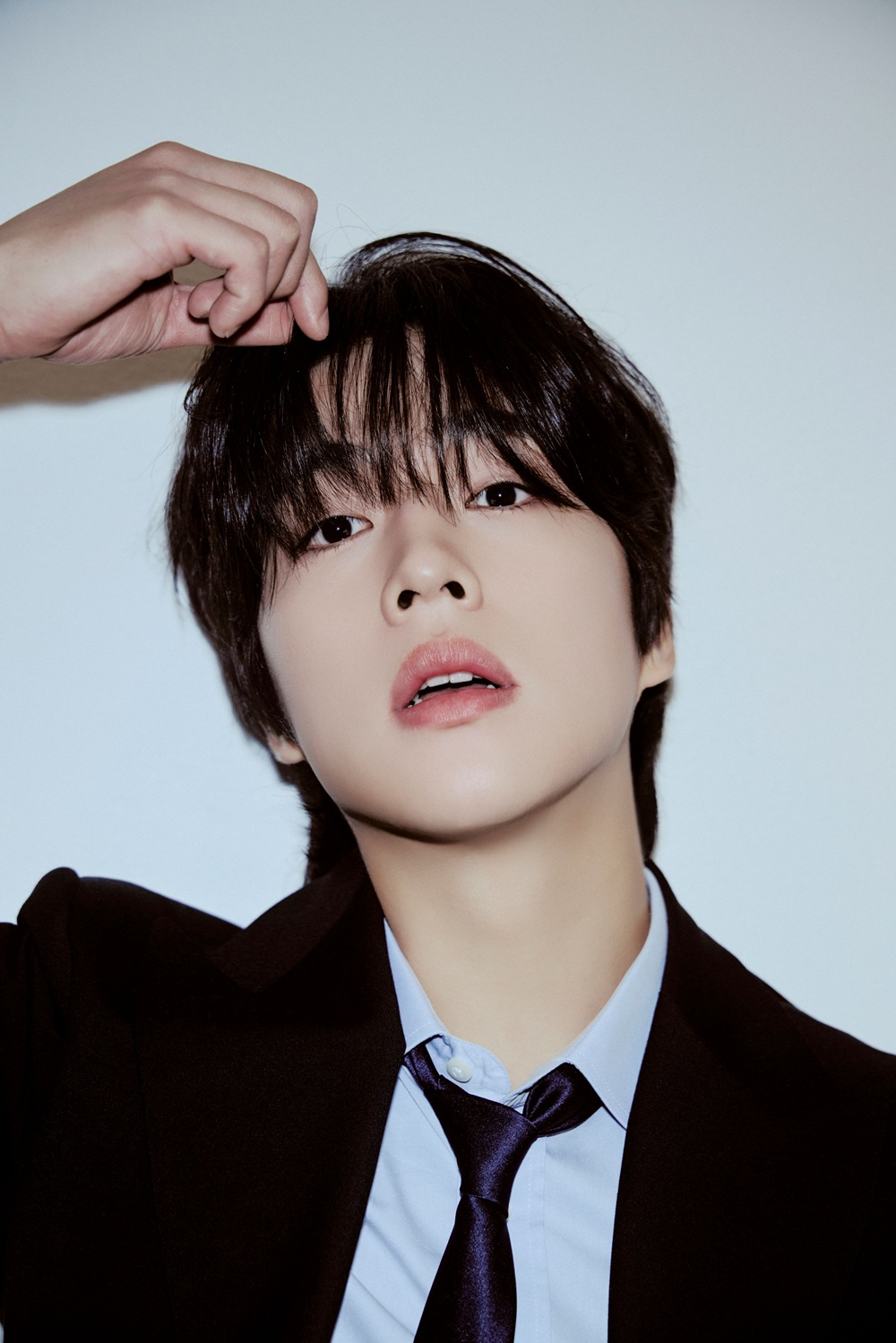 조한결, 새 프로필서 180도 변신…다채로운 매력 스펙트럼 예고