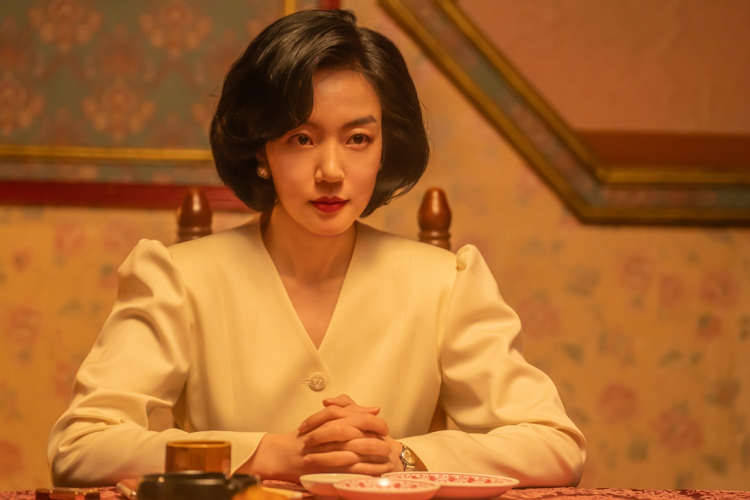 ‘파인: 촌뜨기들’ 임수정, 본 적 없는 야망캐로 파격 변신…돈 되는 판은 절대 놓치지 않는 양정숙 캐릭터 스틸 공개