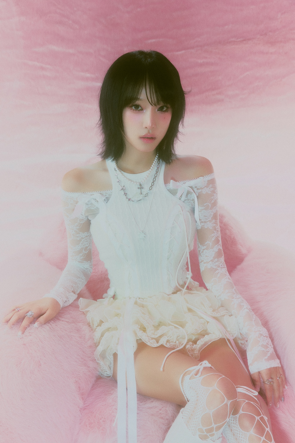 최예나, BTS 진 팬콘서트 게스트 출격…특별한 무대 꾸민다 '궁금증 ↑'