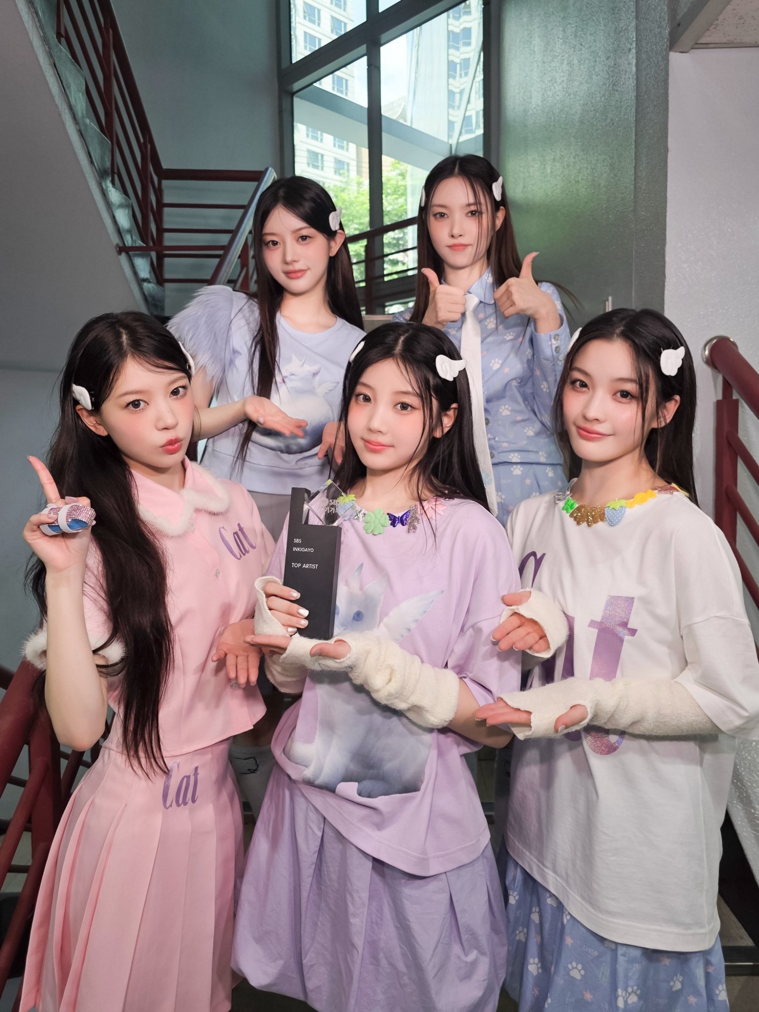 아일릿 ‘빌려온 고양이 (Do the Dance)’, 마법 소녀 감성 통했다…음악방송 2관왕