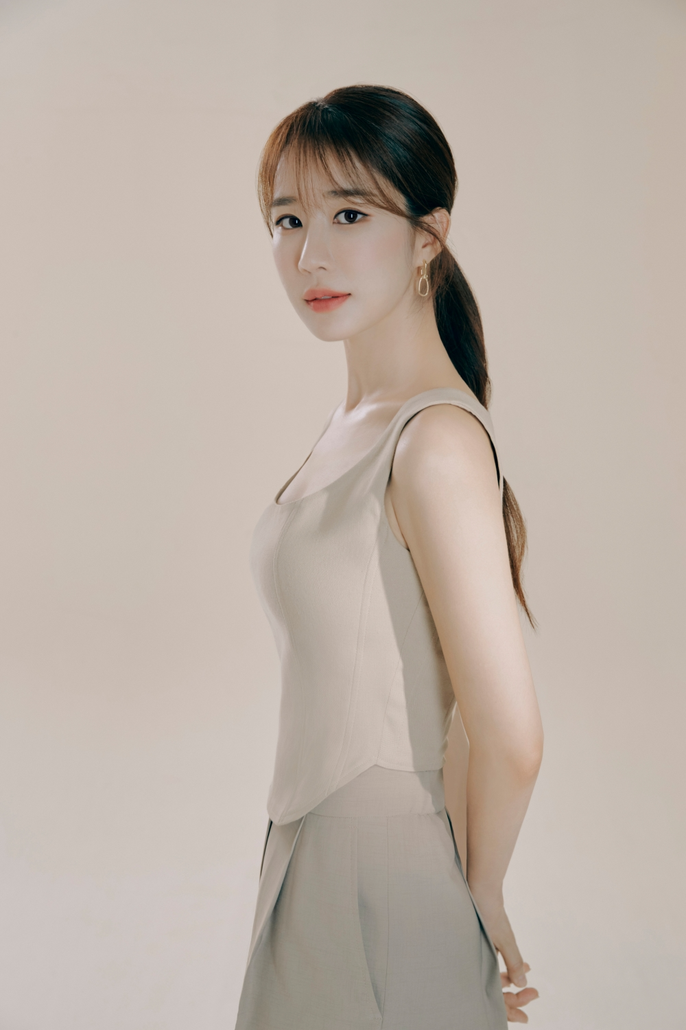 유인나, 초록뱀엔터테인먼트 전속계약 체결…향후 행보 ‘기대’