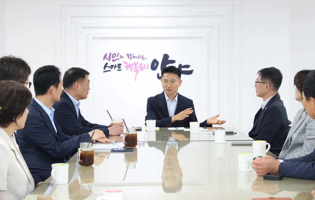 이계삼 안양시 부시장(가운데)