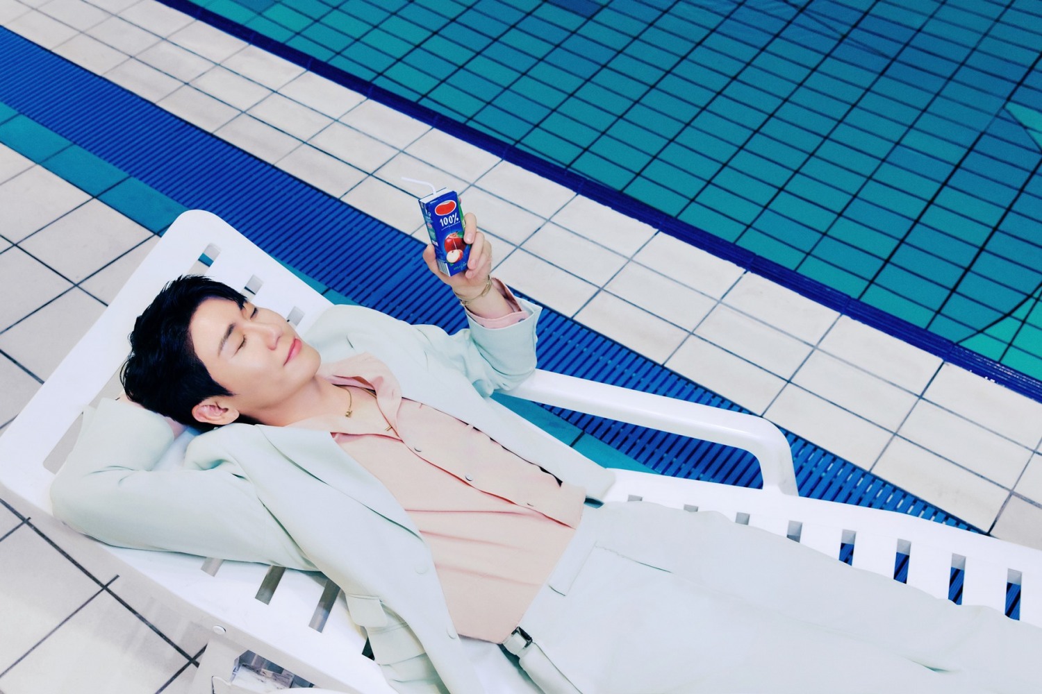 영탁, 새 싱글 ‘주시고’ 첫 콘셉트 포토 공개…청량 한가득 비주얼