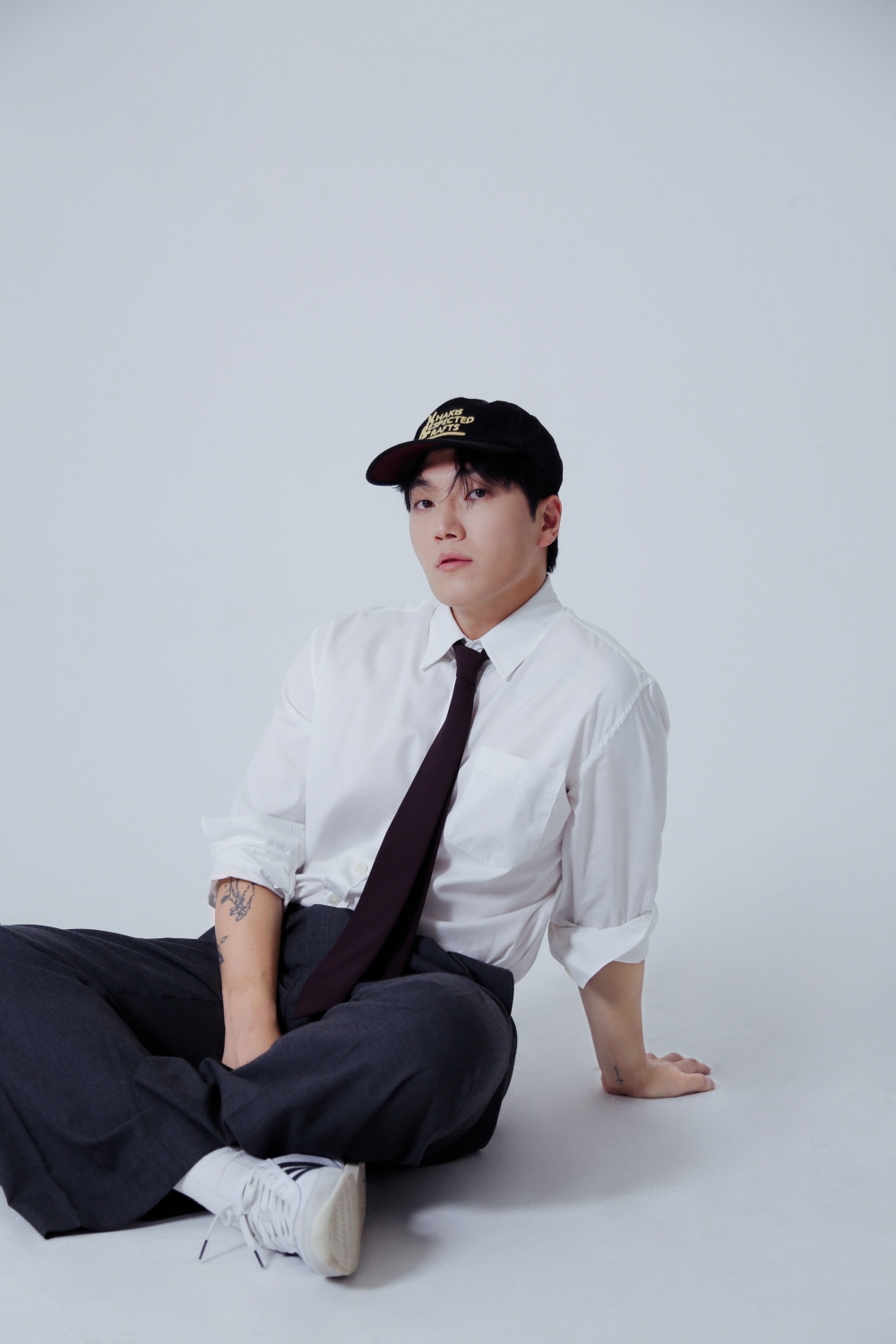 김필, 새 프로필 공개…성숙해진 아티스트 면모