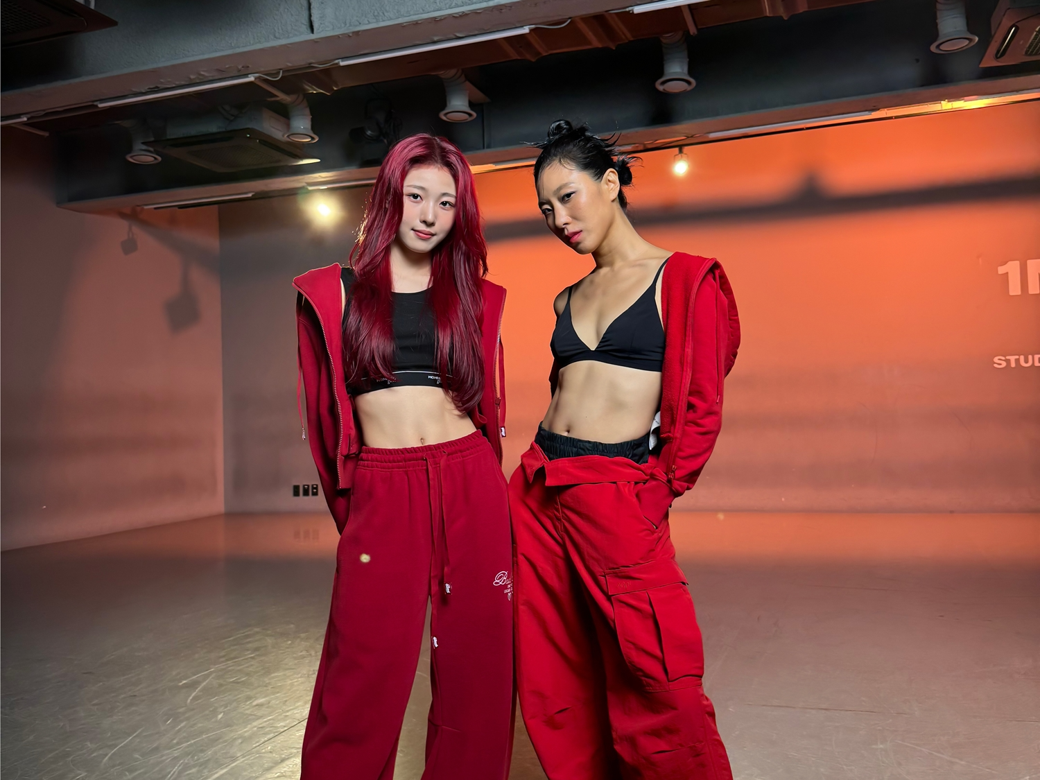 앳하트 아린X리아킴, 'Demons' 퍼포먼스 비디오 공개…'강렬+파워풀' 매력