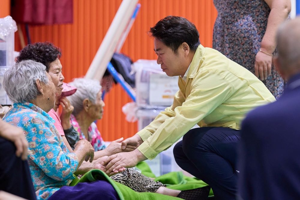 오세현 아산시장이 17일 오후 수해 지역을 방문해 현장점검을 실시하고 있다.(아산시청 제공)