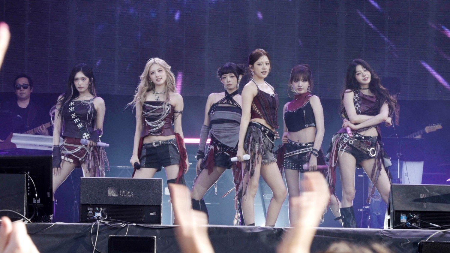 아이브, 베를린 이어 파리도 홀렸다…유럽 접수한 ‘롤라팔루자 여신’