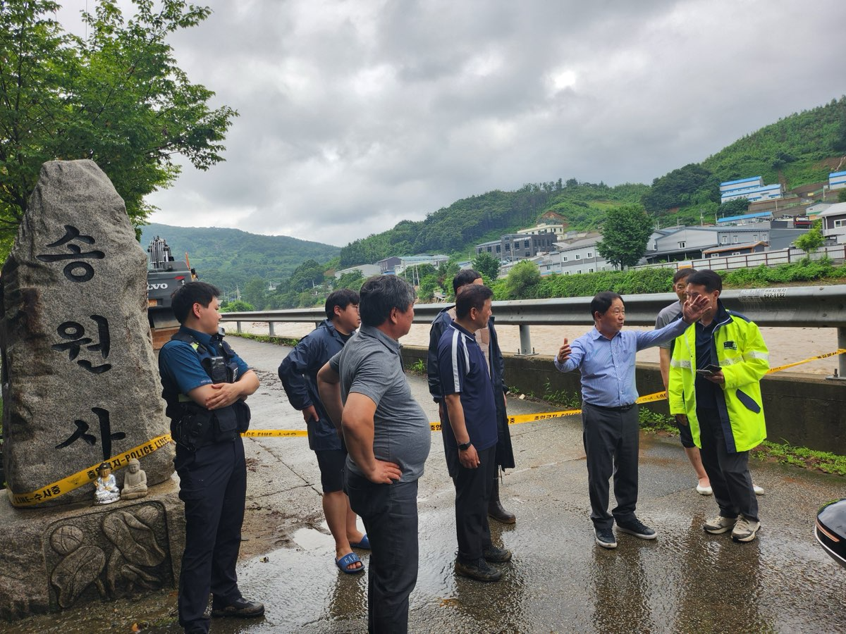 남양주시 주광덕 시장이 진접읍 폭우 피해현장을 민·관·군과 함께 신속하게 복구했다.(남양주시 제공)