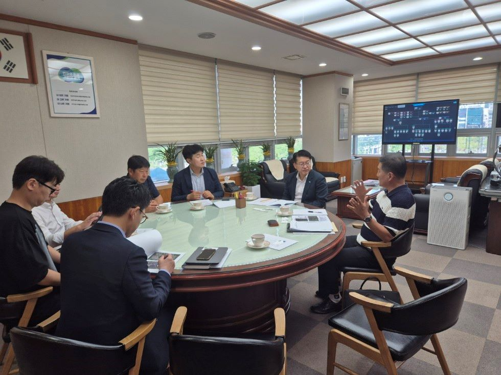 경기도의회 이영주 의원이 김대순 행정2부지사와의 면담을 통해 양주시 공동형 종합장사시설 건립사업의 조속 추진을 촉구했다.(경기도의회 제공)