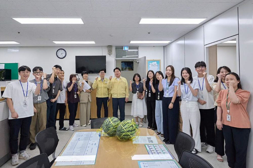 아산시 오세현 시장이 수해복구를 위해 비상근무에 임한 공직자 노고를 격려했다.(아산시 제공)