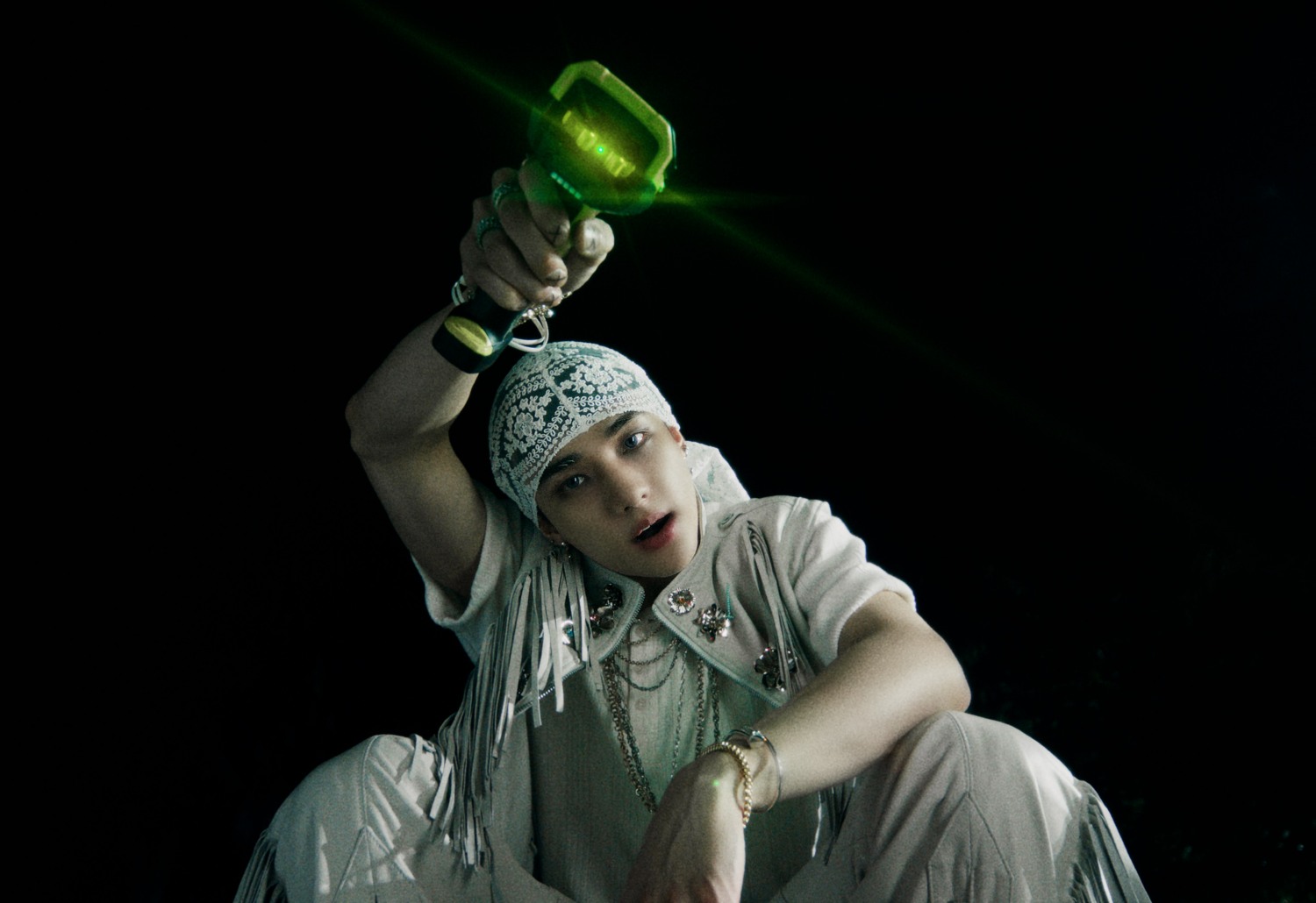 스트레이 키즈, 신보 수록곡 '삐처리' 티저 영상 공개…도시 접수한 힙합 보안관 8인 거침없는 애티튜드