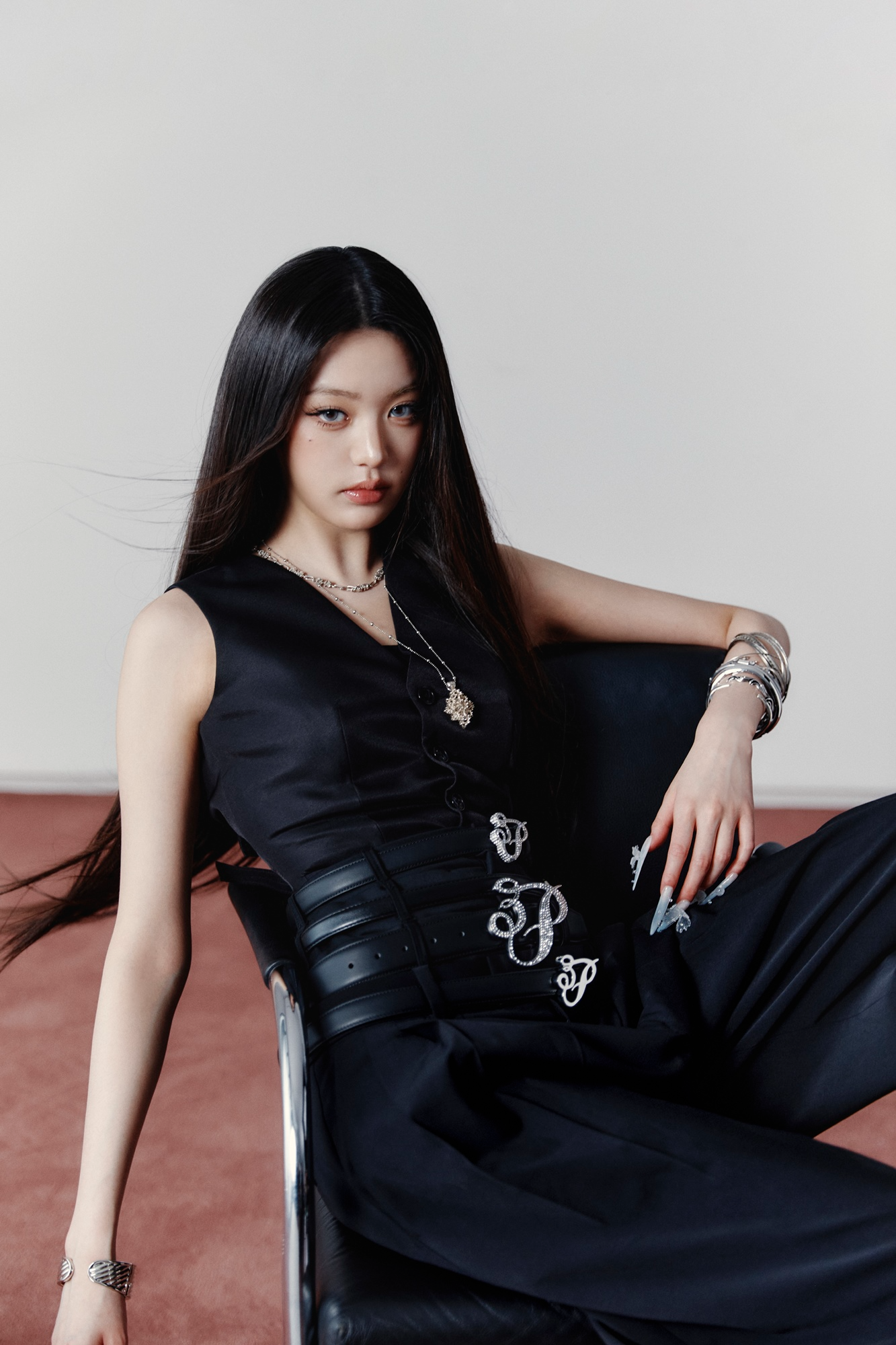 아이브, 신보 ‘아이브 시크릿’ 트레일러 포토 추가 공개…카리스마 장착 '이블 큐피드' 비주얼.